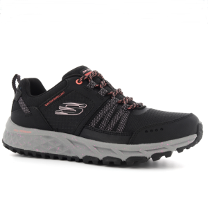 Tennis femme Semelle crampons Dessus cuir et textile déperlant baskets SKECHERS coloris vert pale ou noir